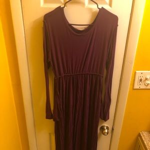 Long shelve, purple dress. Has pockets!